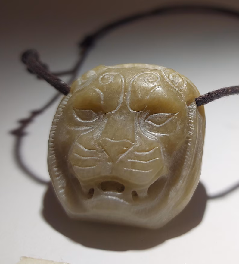 jade lion necklace